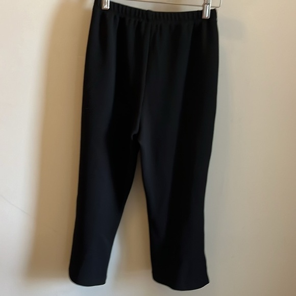 Andria Lieu Black Capri Pants NWT Size Small Elastic Waistband - Picture 4 of 9